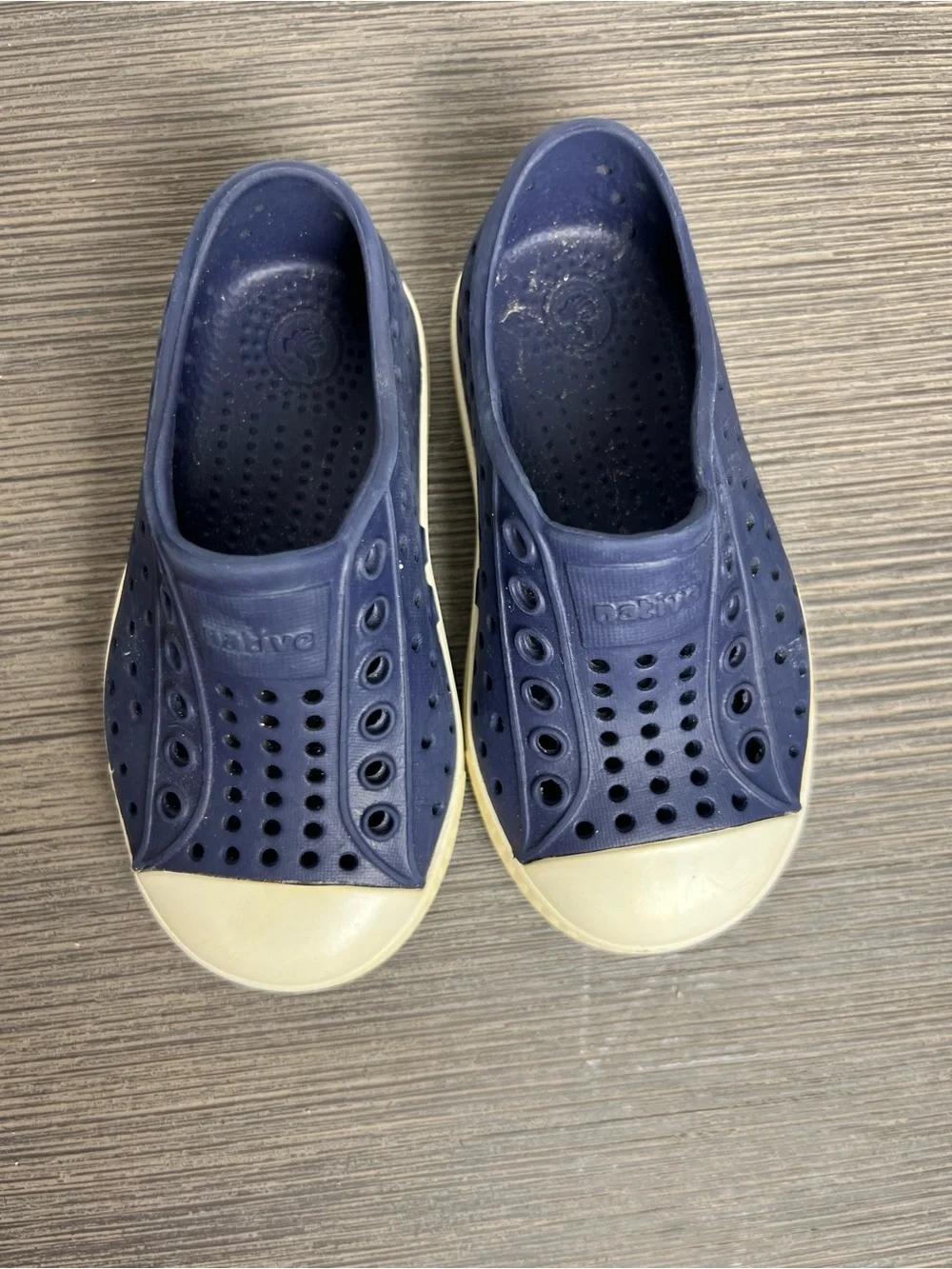 Native Kids Water Shoes Slip-On in Navy and Cream